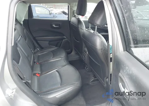 2019 Jeep Compass Limited 4X4 z USA, uszkodzony, nr VIN 3C4NJDCB8KT639501